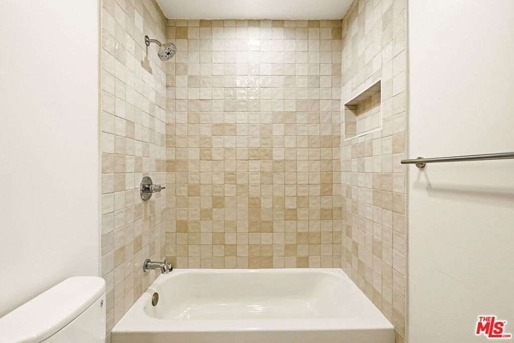 1122 N Beachwood Drive - Photo 7
