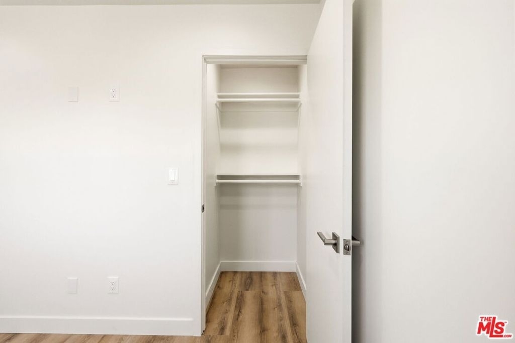 1122 N Beachwood Drive - Photo 9