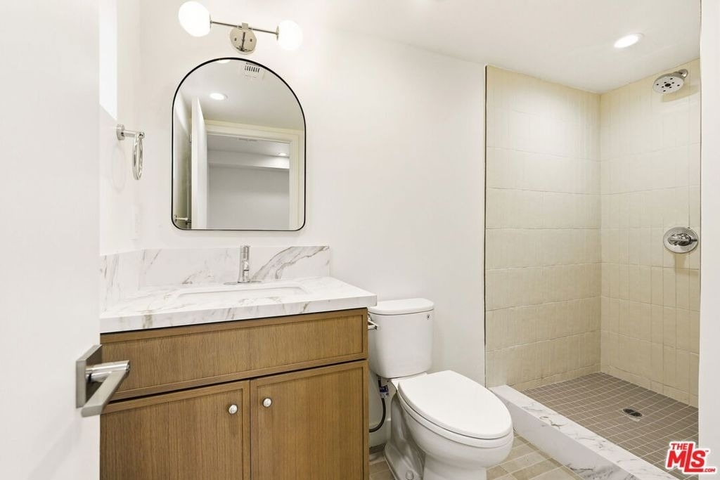 1122 N Beachwood Drive - Photo 4