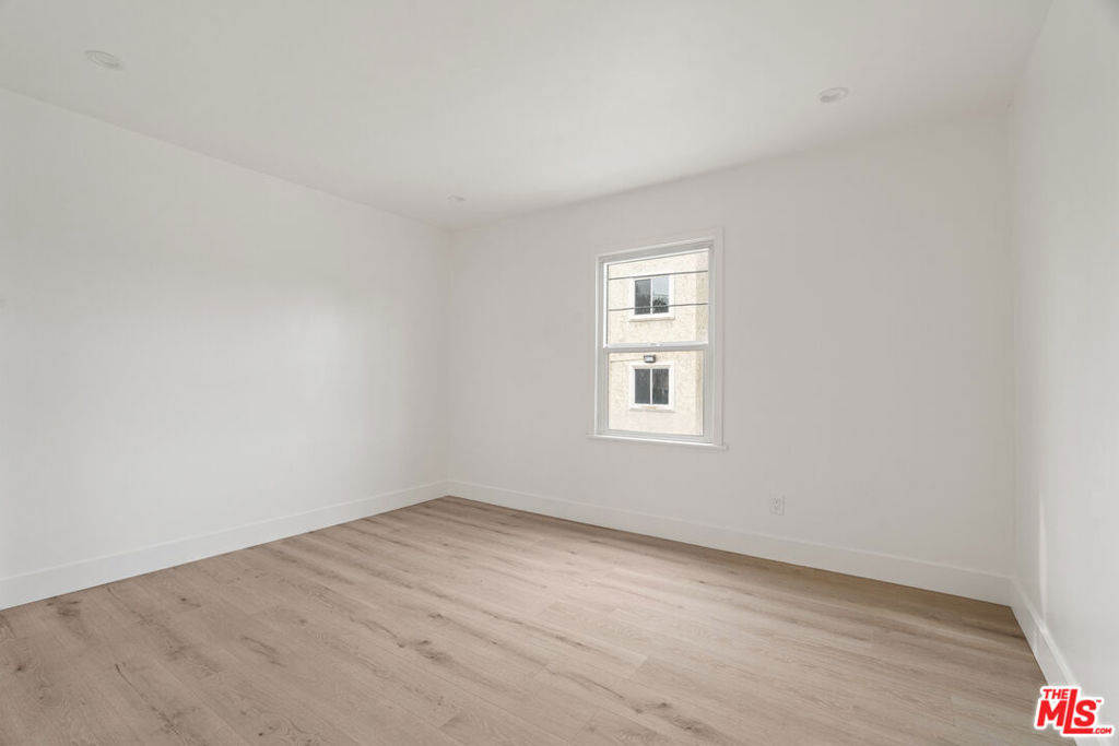 616 Sunset Avenue - Photo 4