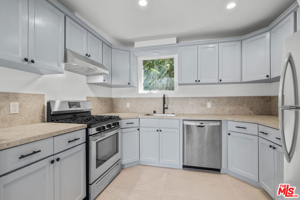616 Sunset Avenue - Photo 1