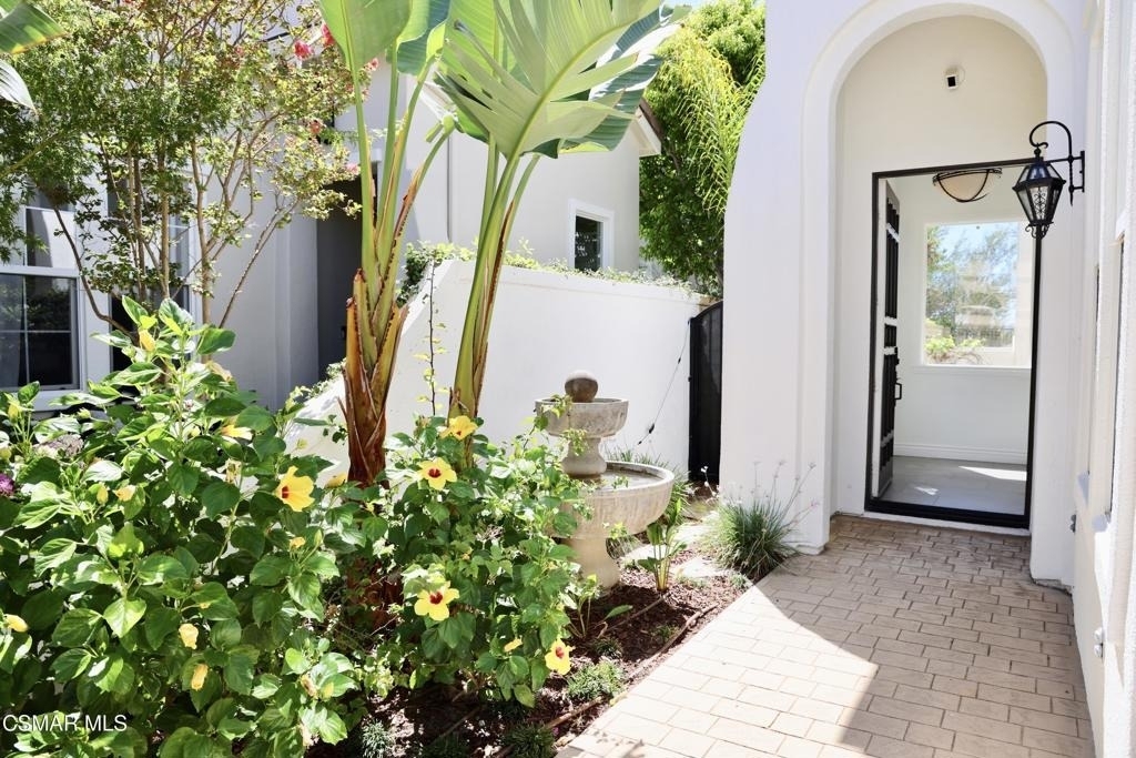 6072 Mandeville Place - Photo 4