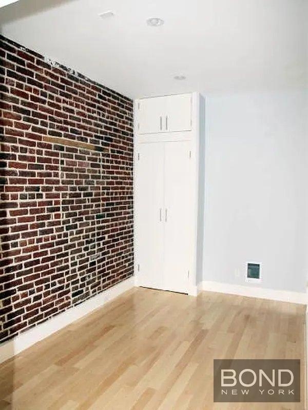 East 52nd Street - Photo 1