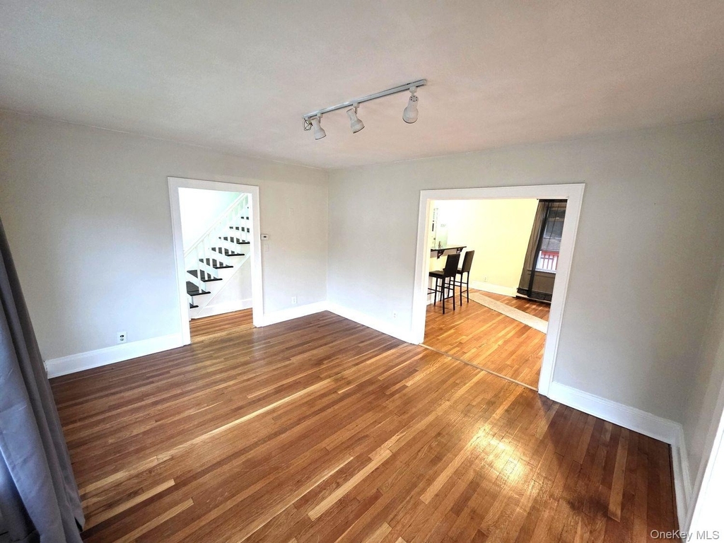 98 Bushey Avenue - Photo 7