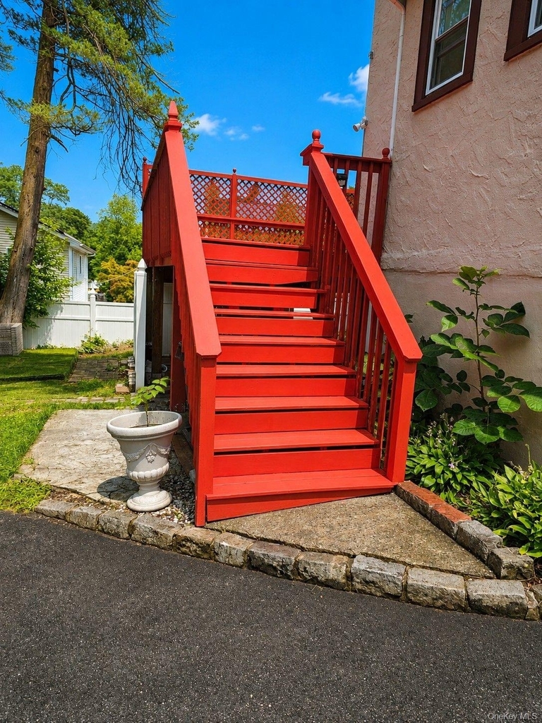 98 Bushey Avenue - Photo 26