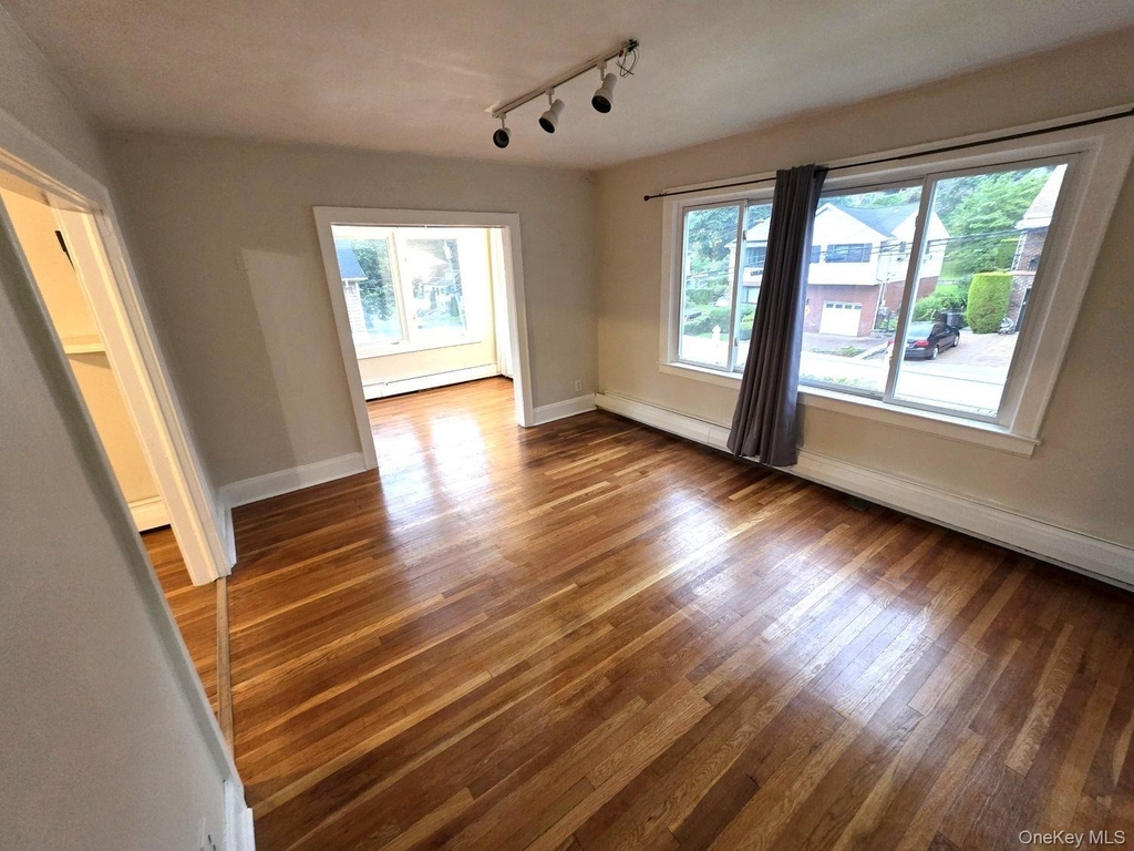 98 Bushey Avenue - Photo 6