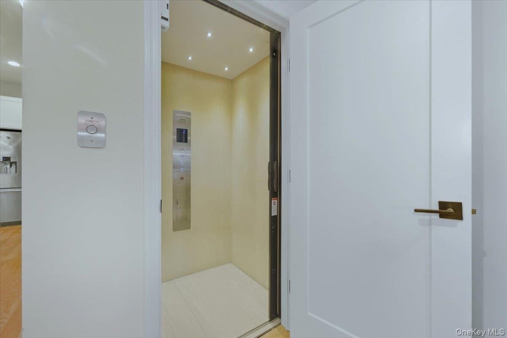 97 Wisconsin Street - Photo 3