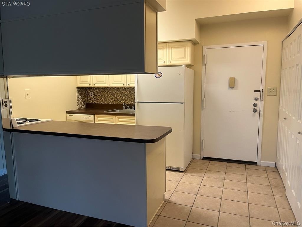 725 Miller Avenue - Photo 2