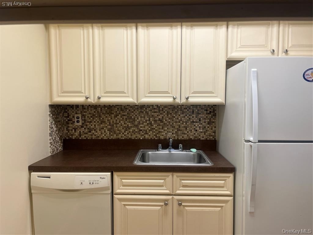 725 Miller Avenue - Photo 4