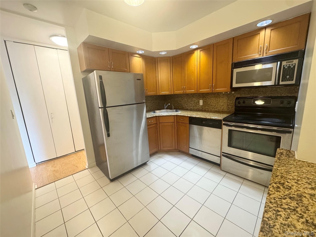 141 Great Neck Road - Photo 11