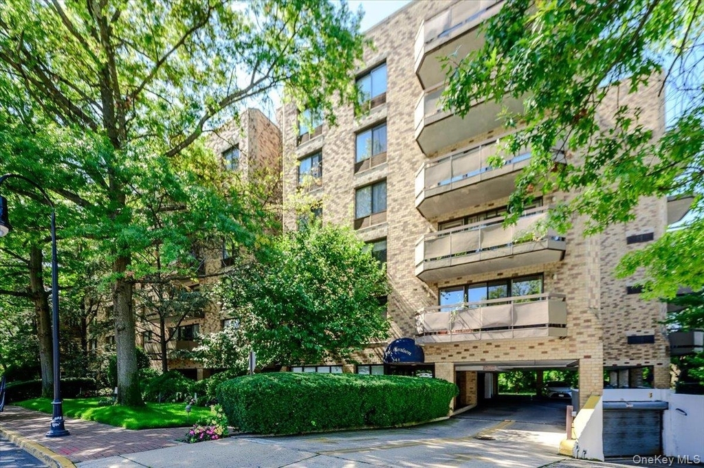 141 Great Neck Road - Photo 0