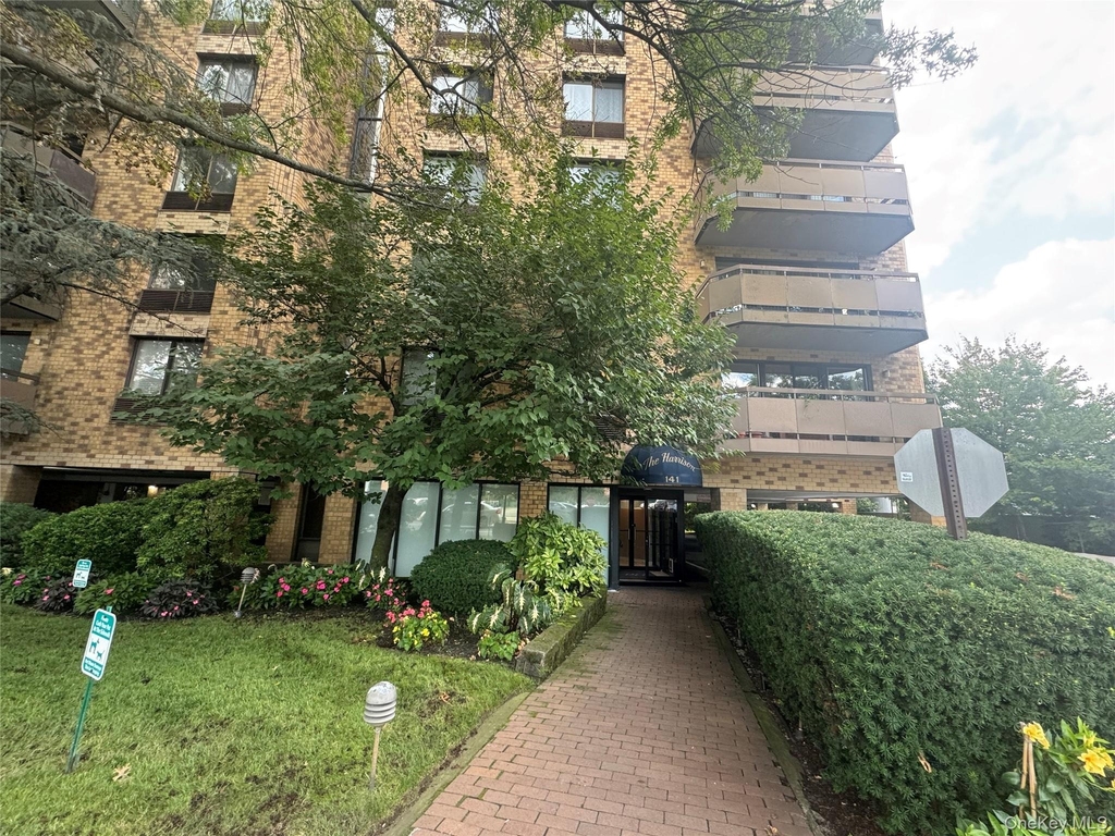 141 Great Neck Road - Photo 0