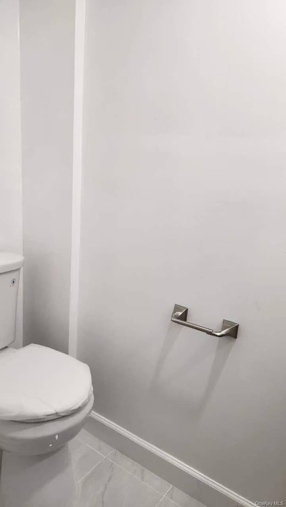 18-08 Murray St  2fl - Photo 1