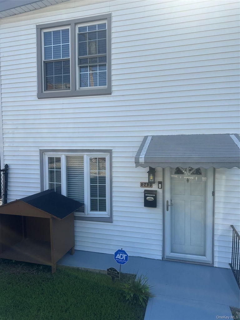 242 Sommerville Place - Photo 0