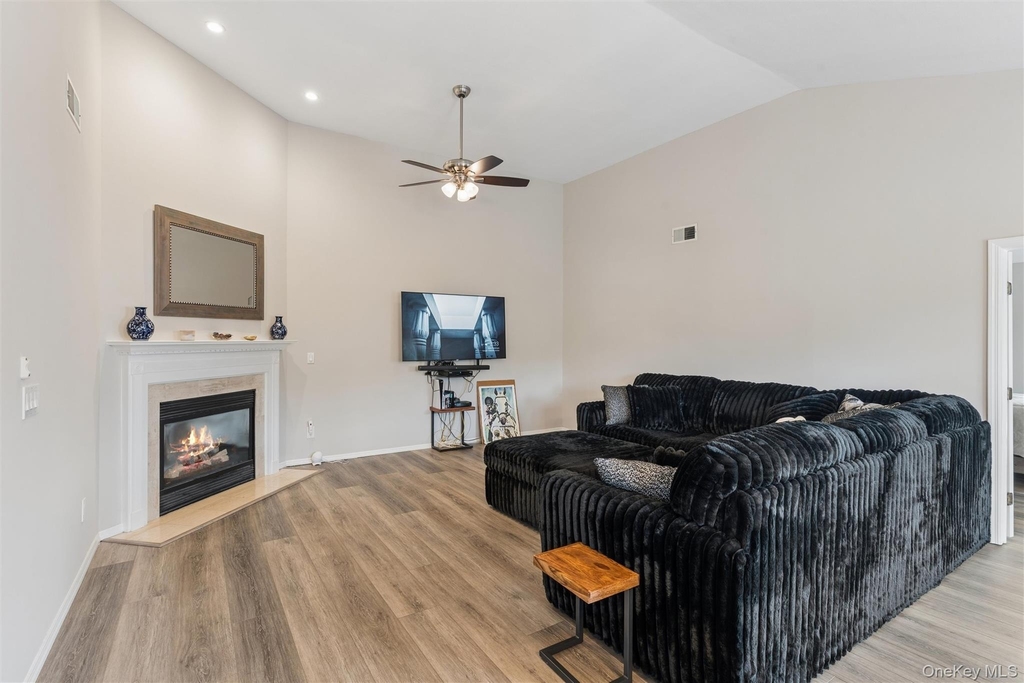3002 Willow Pond Drive - Photo 3