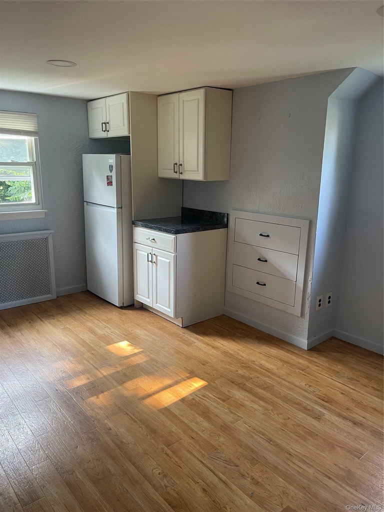 140 Nassau Avenue - Photo 2