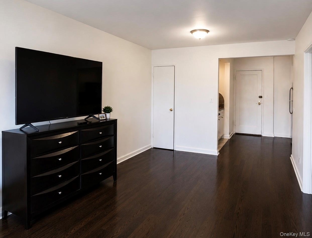 37-30 83rd Street - Photo 4