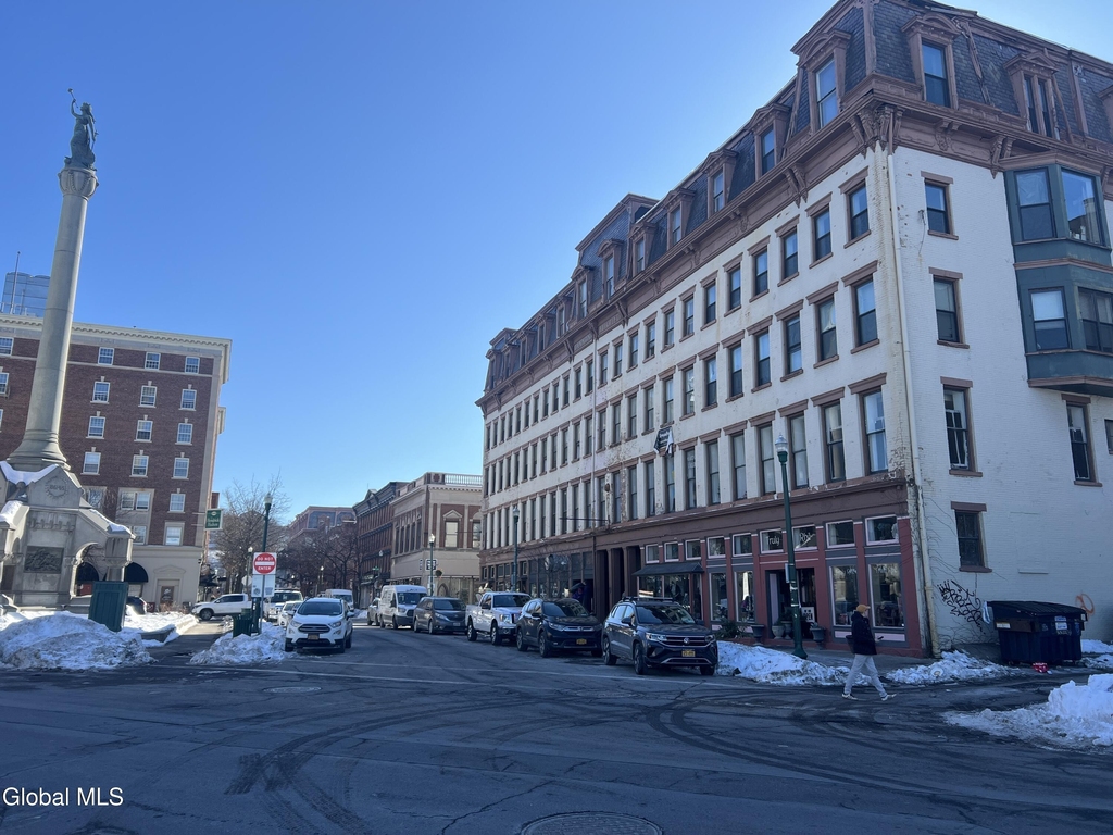5 Broadway - Photo 0
