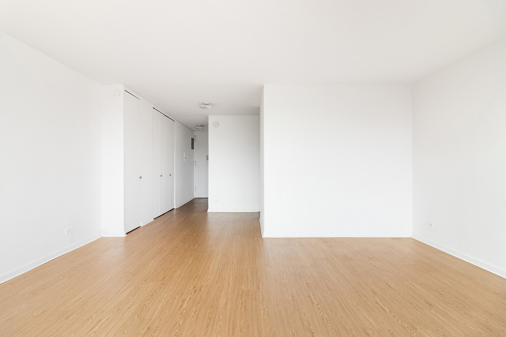 333 E 30th Street - Photo 7