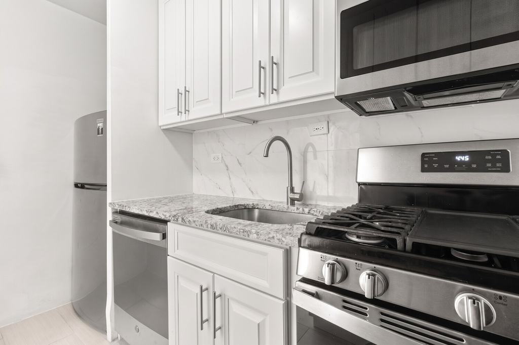 333 E 30th Street - Photo 12