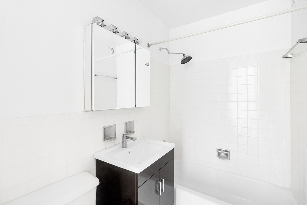 333 E 30th Street - Photo 18