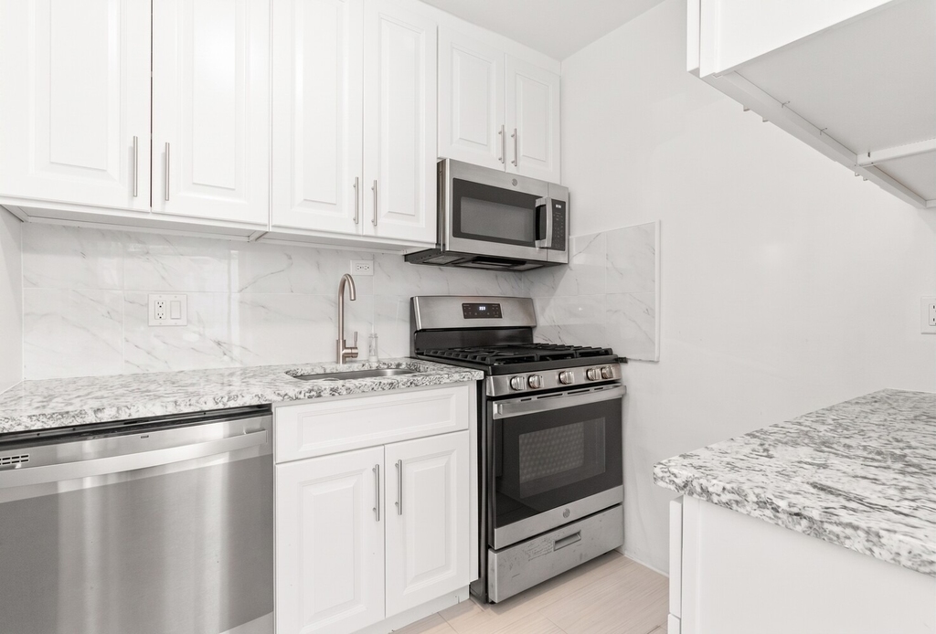 333 E 30th Street - Photo 10