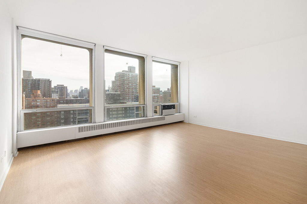 333 E 30th Street - Photo 6