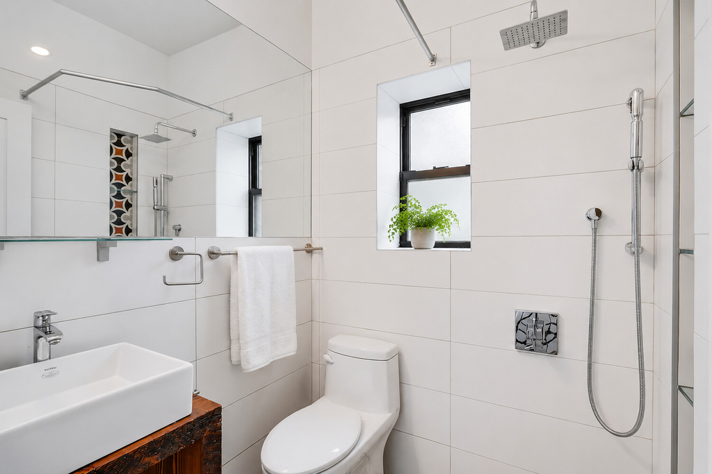 197 Bainbridge Street - Photo 8