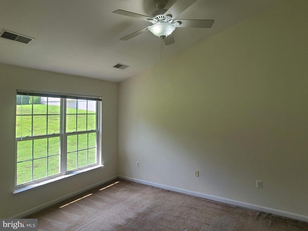 210 Hillside Court - Photo 16