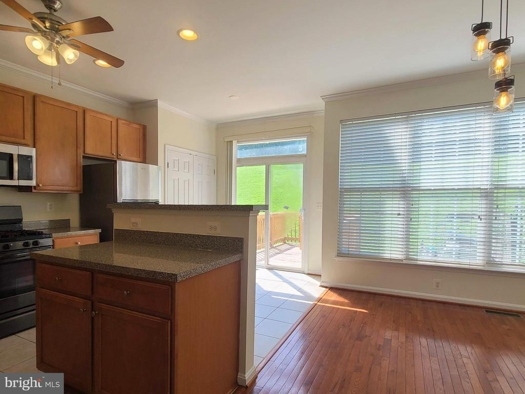 210 Hillside Court - Photo 11