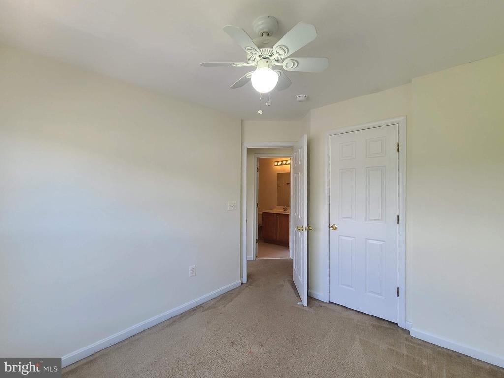 210 Hillside Court - Photo 22