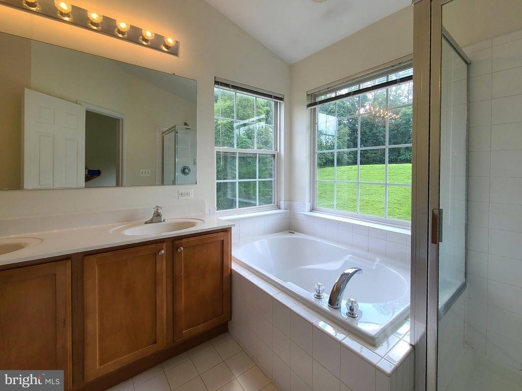 210 Hillside Court - Photo 19