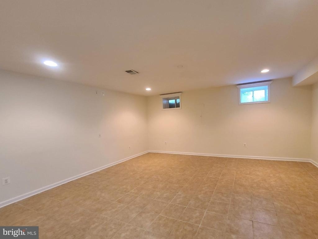 210 Hillside Court - Photo 25