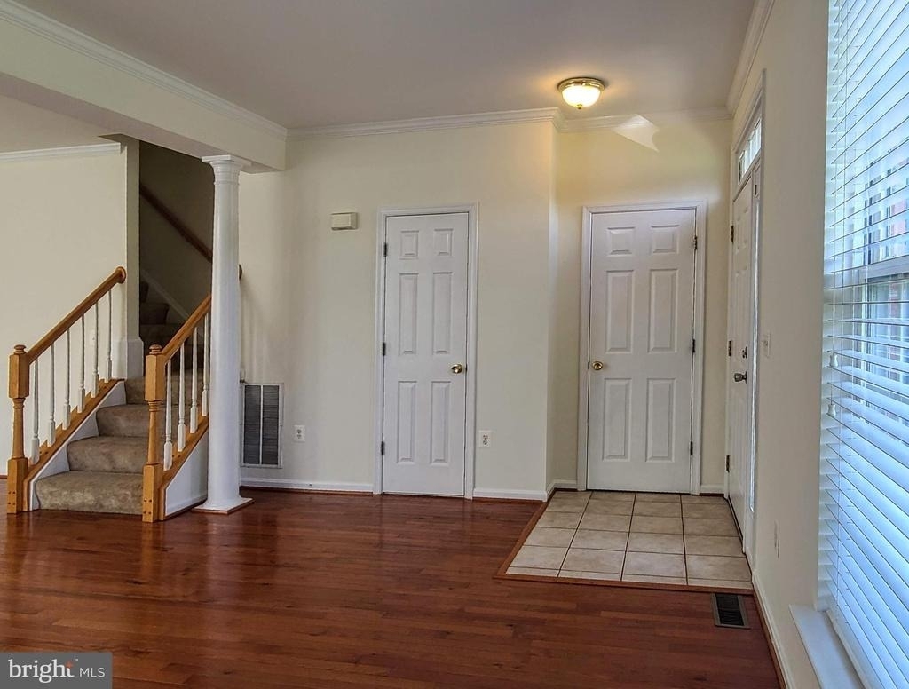 210 Hillside Court - Photo 3