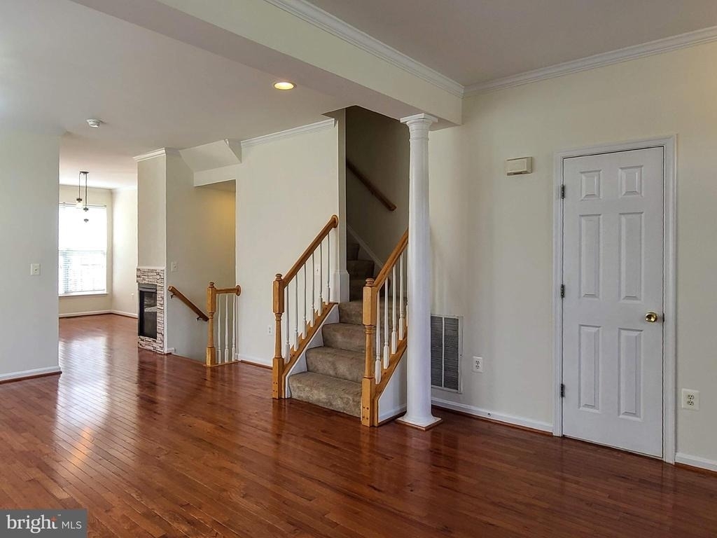 210 Hillside Court - Photo 5