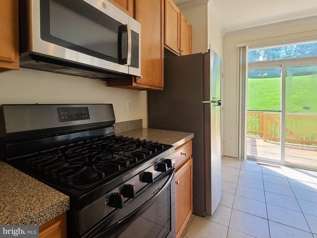 210 Hillside Court - Photo 15