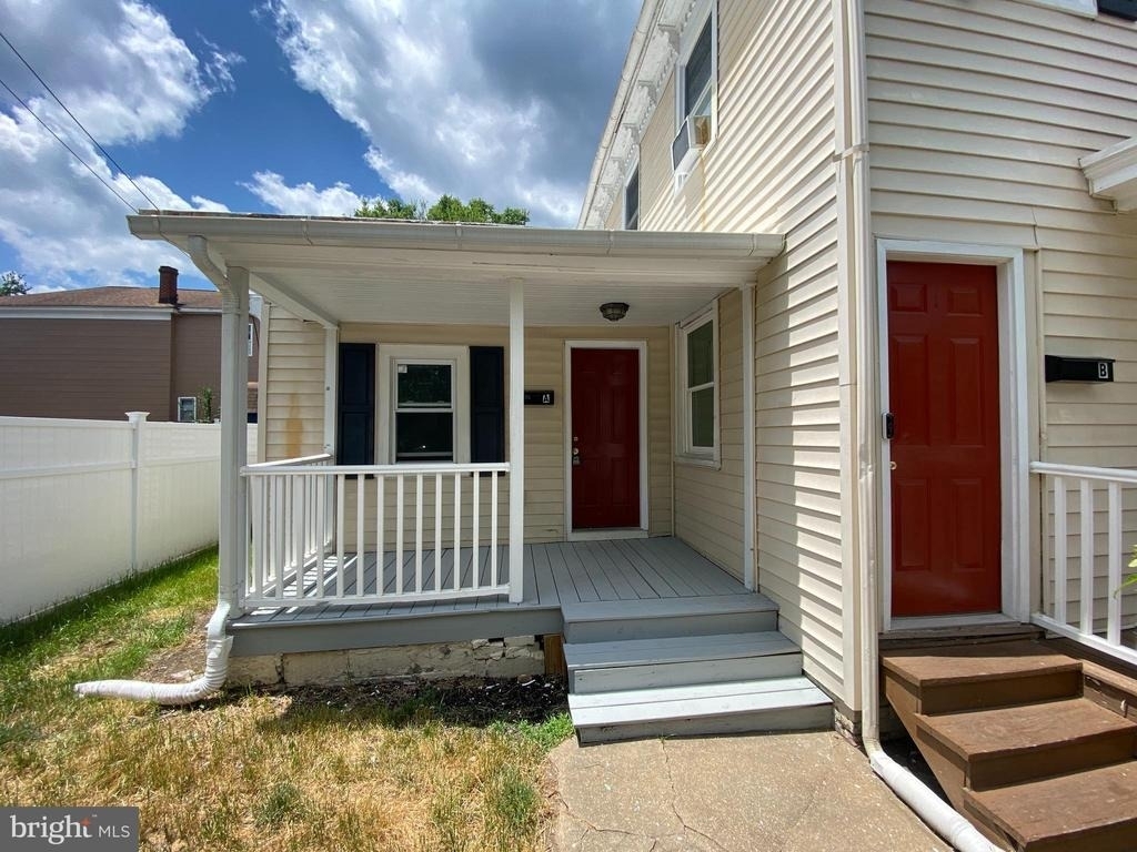 806 Weedon Street - Photo 0