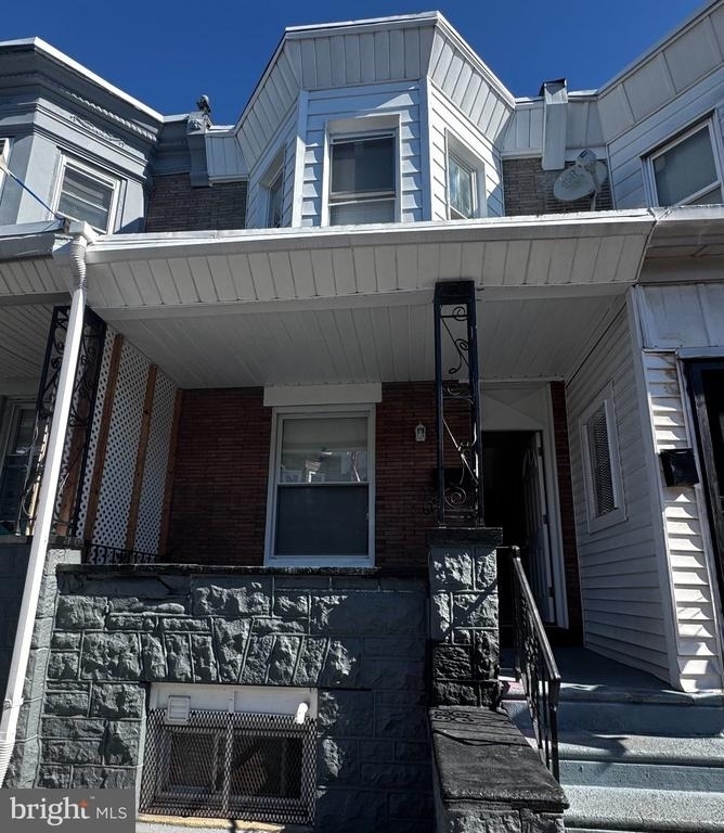 625 E Thayer Street - Photo 0