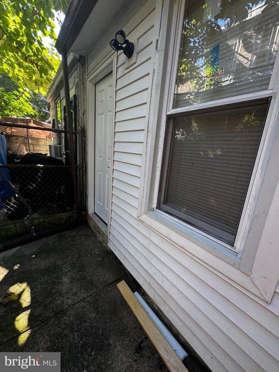 625 E Thayer Street - Photo 7