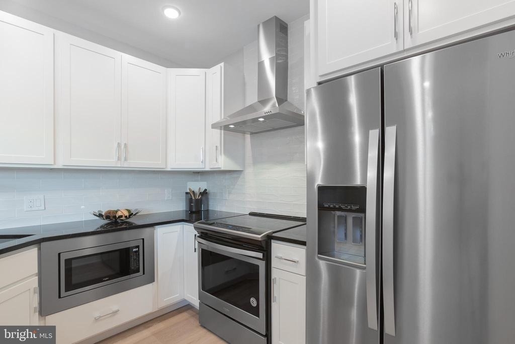 1513 Ridge Avenue - Photo 3