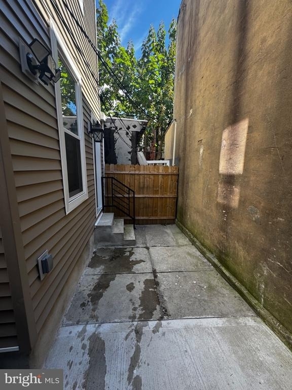 104 W Ontario Street - Photo 3
