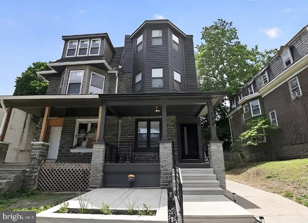 532 E Johnson Street - Photo 1