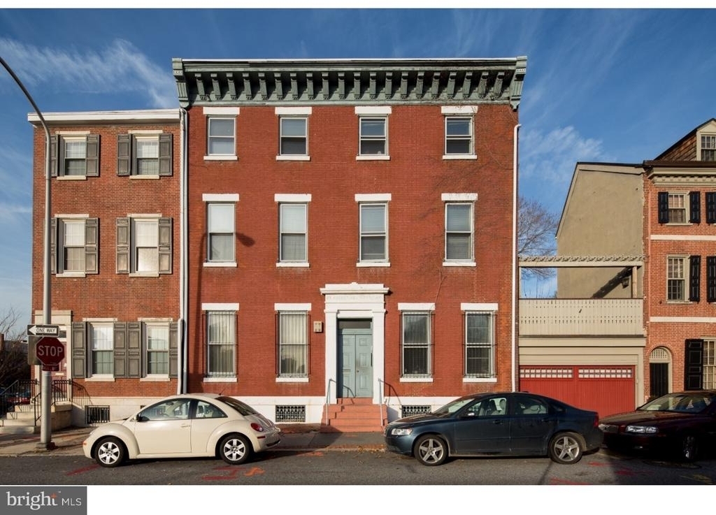 427 Vine Street - Photo 0