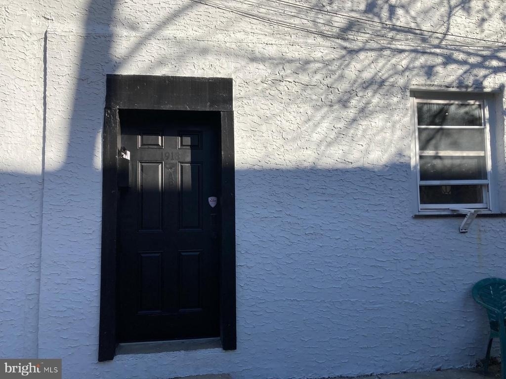 1913 S 20th Street - Photo 2