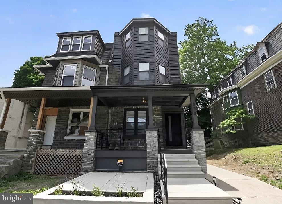 532 E Johnson Street - Photo 1