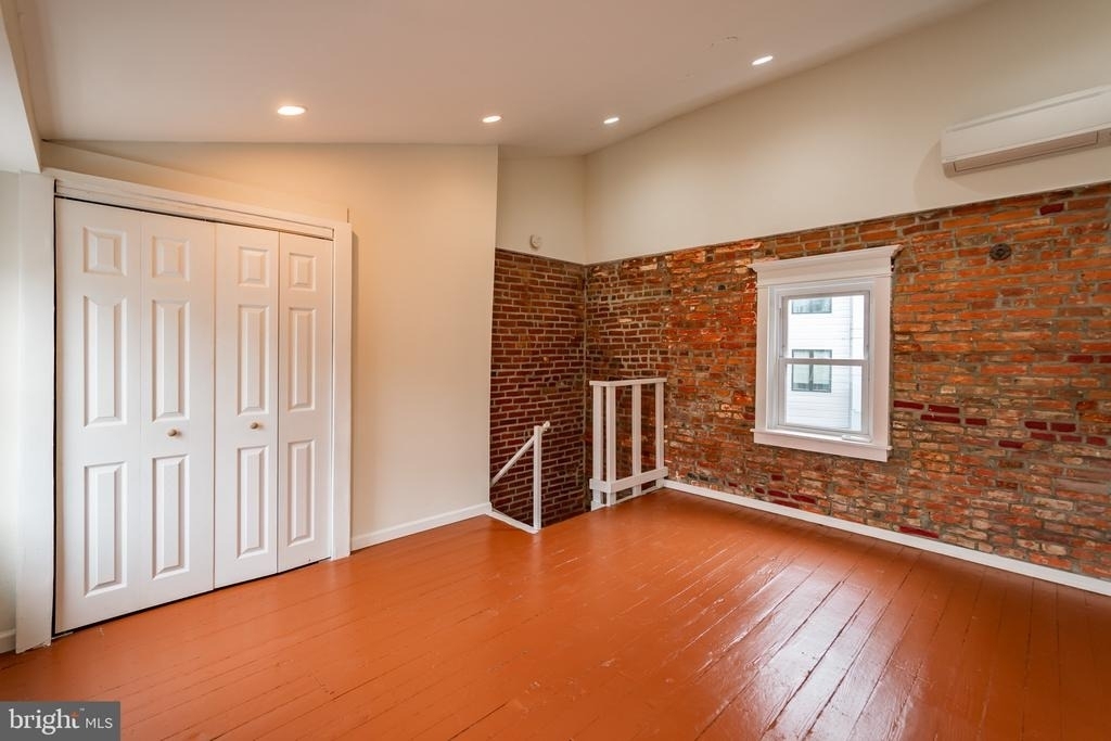 211 W Stiles Street - Photo 12