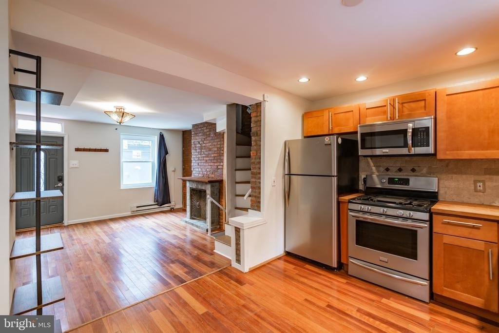 211 W Stiles Street - Photo 3