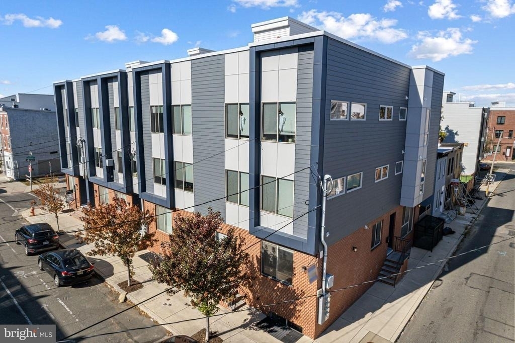 411 W Berks Street - Photo 2