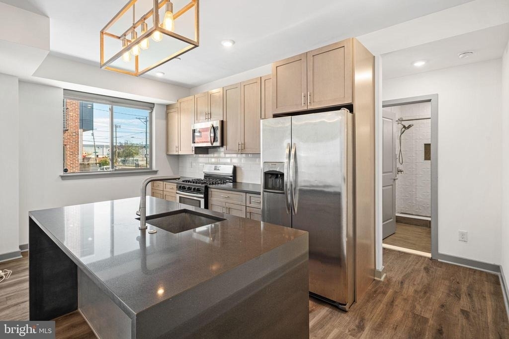 411 W Berks Street - Photo 3
