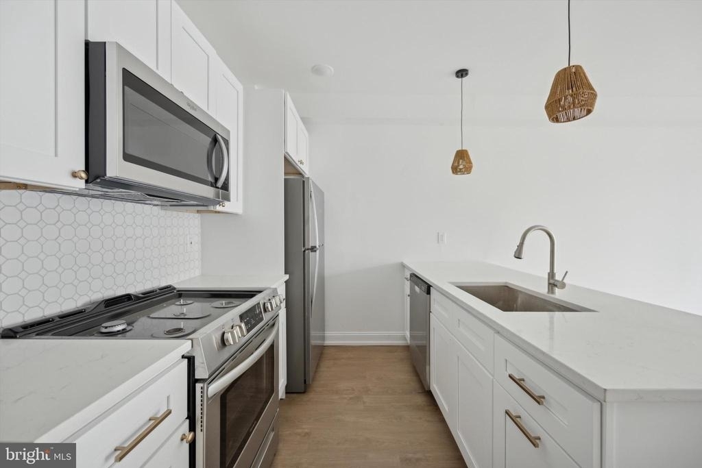 1614 Ridge Avenue - Photo 2